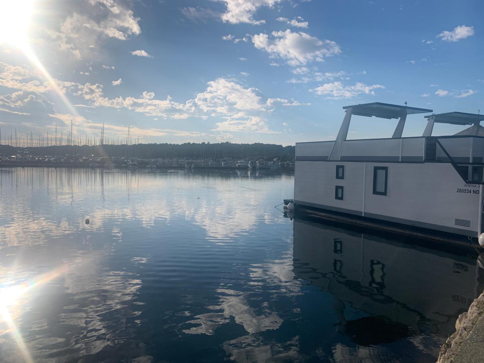 プーラ House Boat Oliva - Floating Houseヴィラ エクステリア 写真