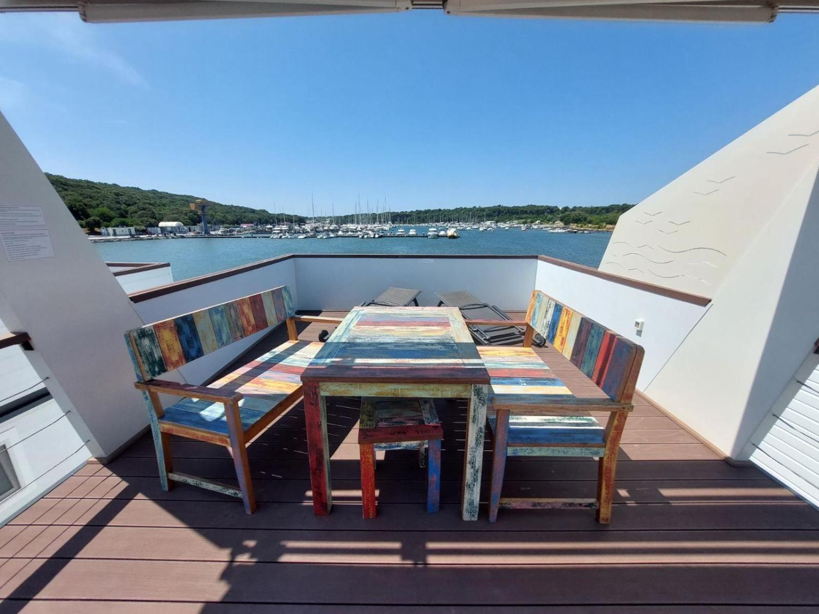 プーラ House Boat Oliva - Floating Houseヴィラ エクステリア 写真