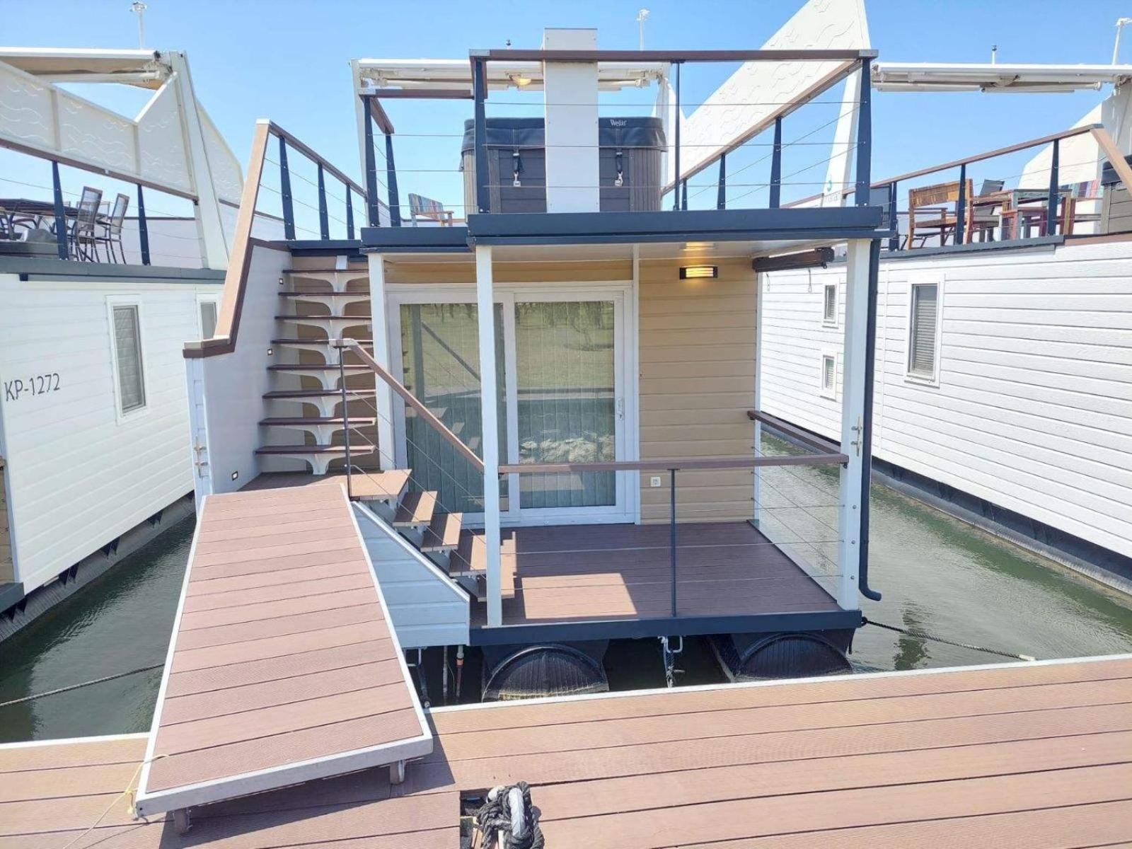 プーラ House Boat Oliva - Floating Houseヴィラ エクステリア 写真